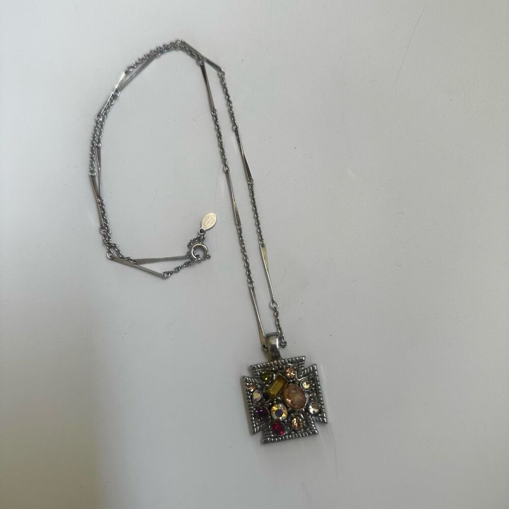 Avon maltese rhinestone cross pendant necklace - Picture 3 of 12